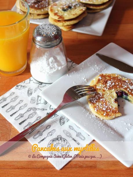 Pancakes aux myrtilles, sans gluten, sans lait Pancakes aux myrtilles, sans gluten, sans lait