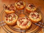 Muffins aux fromages et râpé de lardons fumés Muffins après cuisson