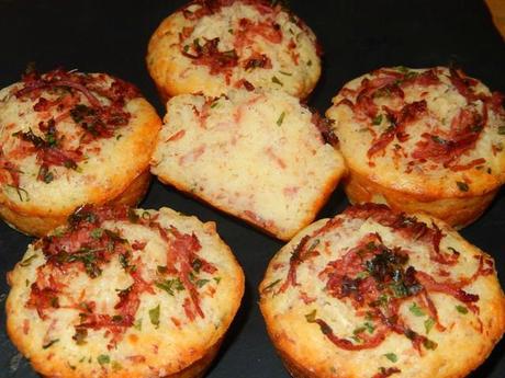 Muffins aux fromages et râpé de lardons fumés Muffins fromages lardons
