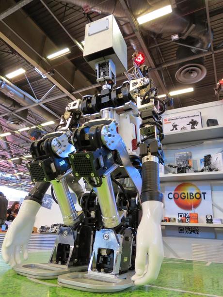 COGIBOT présente UXA90, la plateforme humanoide Teen Size de RoboBuilder