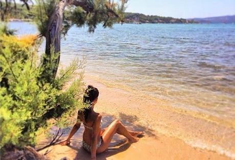 Tal : Top 5 de ses photos de vacances en Sardaigne les plus sexy !