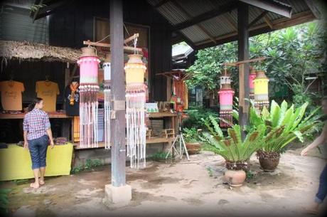 10 août 2014. Nong Khai. Wang Nammok, le village des lanternes. DSCF9118