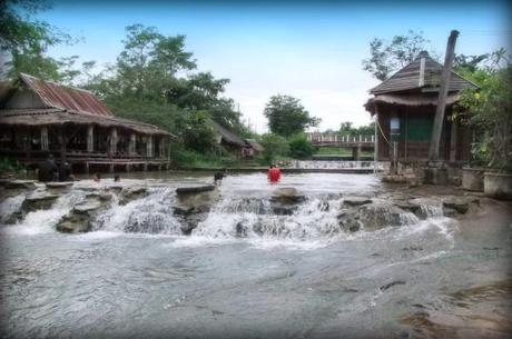 10 août 2014. Nong Khai. Wang Nammok, le village des lanternes. DSCF9085