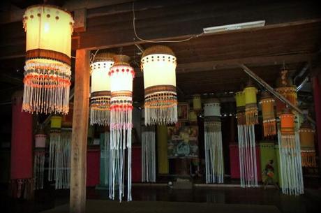 10 août 2014. Nong Khai. Wang Nammok, le village des lanternes. DSCF9095