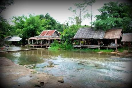 10 août 2014. Nong Khai. Wang Nammok, le village des lanternes. DSCF9078