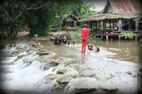 10 août 2014. Nong Khai. Wang Nammok, le village des lanternes. DSCF9083