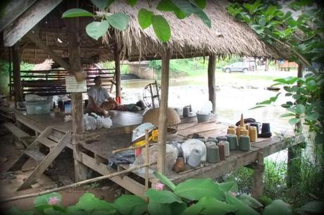 10 août 2014. Nong Khai. Wang Nammok, le village des lanternes. DSCF9119