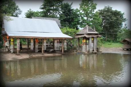 10 août 2014. Nong Khai. Wang Nammok, le village des lanternes. DSCF9120