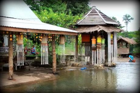 10 août 2014. Nong Khai. Wang Nammok, le village des lanternes. DSCF9123