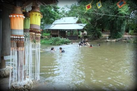 10 août 2014. Nong Khai. Wang Nammok, le village des lanternes. DSCF9086