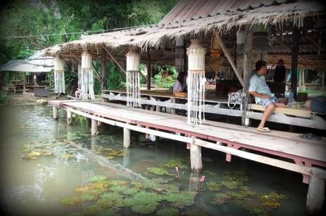 10 août 2014. Nong Khai. Wang Nammok, le village des lanternes. DSCF9121