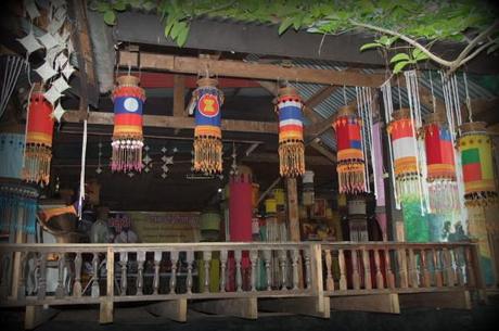 10 août 2014. Nong Khai. Wang Nammok, le village des lanternes. DSCF9094