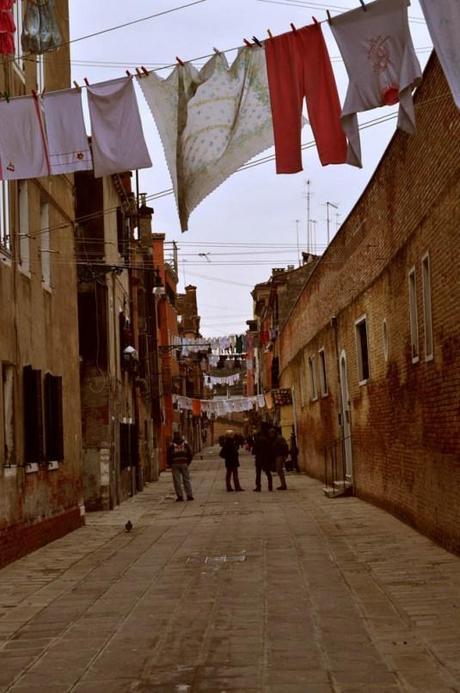 Journée de grande lessive dans une calle de Castello (Venise)