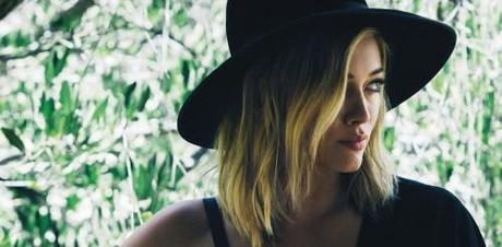 Hilary Duff passe déjà à un autre single, All About You.