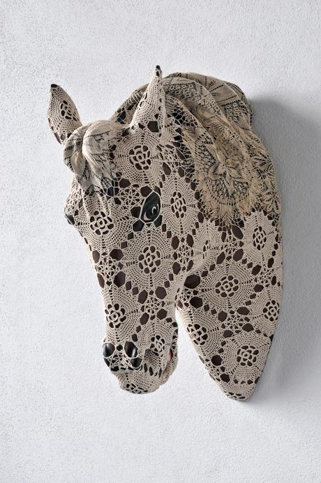 horse dentelles art – Joana Vasconcelos