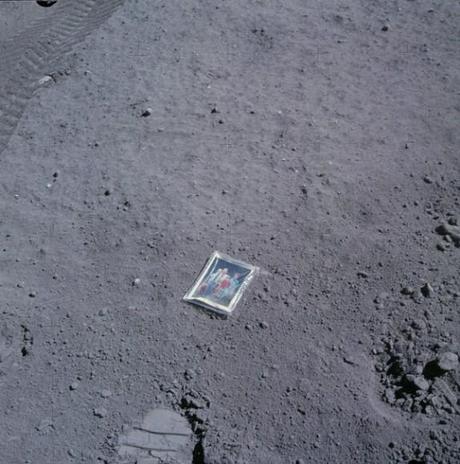 Astronaut-Charles-Duke-picture-family-moon-1972-mogwaii