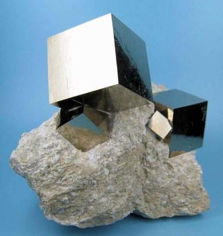 Pyrite-cube-mogwaii