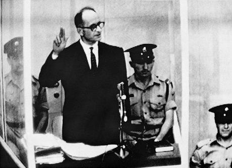 89842_adolf-eichmann-lors-de-son-proces-le-5-mai-1961-a-jerusalem