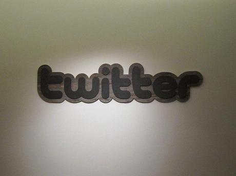 twitter experimentation avec favoris Twitter : les tweets favoris de vos amis pourraient apparaître sur votre timeline? 