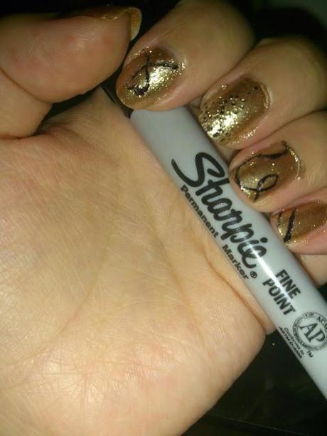 Le nail art avec un #sharpie #diy #MamanPG Le nail art avec un #sharpie #diy #MamanPG