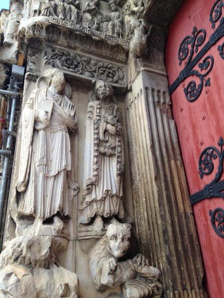 Sculptures de la façade de l'abbatiale romane Saint-Gilles