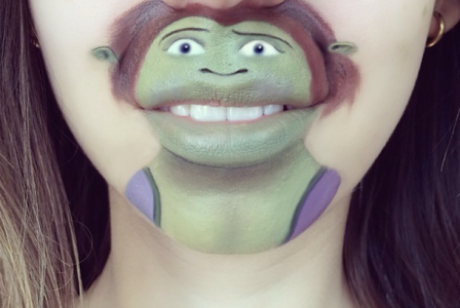 Cette fille est capable de transformer sa bouche en personnages célèbres ! IMG_0805.PNG