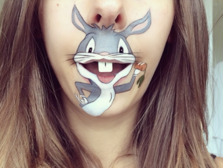 Cette fille est capable de transformer sa bouche en personnages célèbres ! IMG_0803.PNG