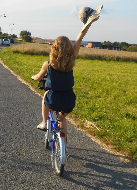 A bicyclette... A bicyclette...