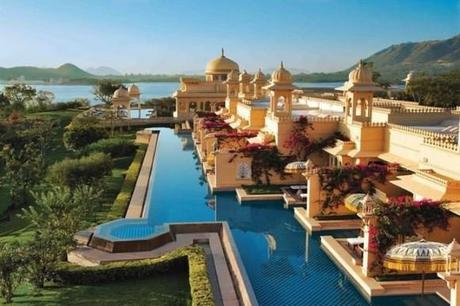 La piscine de l’hotel Oberoi Udaivilas, en Inde