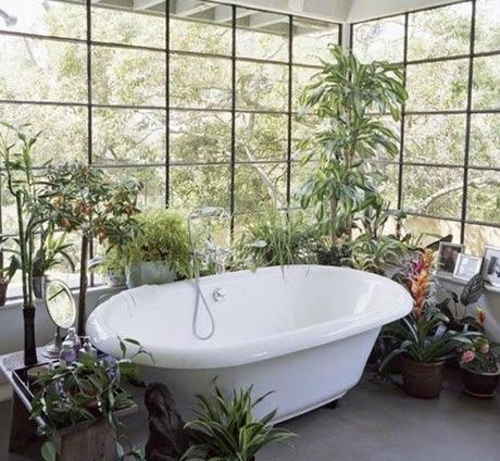 Une salle de bains au naturel
