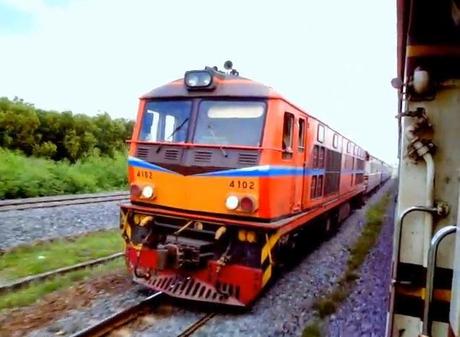Thaïlande: les chemins de fer de course[HD]