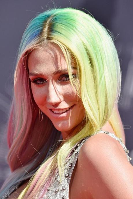 Kesha son rainbow Hair Pastel aux MTV.