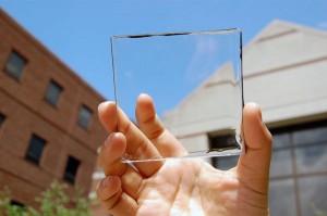 Des chercheurs américains ont créé en laboratoire un verre transparent et incolore qui transforme en électricité l'énergie solaire