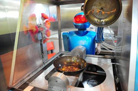 un humanoid en cuisine Un restaurant chinois géré par des robots !