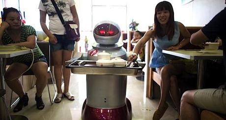 des robots travaillent dans un restaurant chinois Un restaurant chinois géré par des robots !