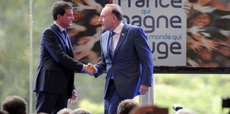 Standing ovation pour le Premier Minisitre ce-mercredi-a-jouy-en-josas-le-premier-ministre-manuel_2026737_800x400