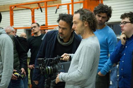 A gauche, le réalisateur Alejandro González Iñárritu (21 Grammes, Babel) sur le tournage de Birdman. A droite, le directeur de la photo Emmanuel Lubezki (Tree of Life, Les Fils de l'Homme, Sleepy Hollow).