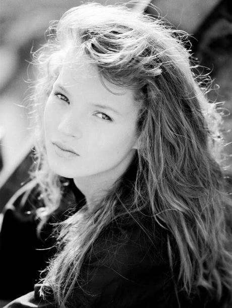 les toutes premières photo clichés de kate moss mannequin age 14 ans jeune fille premier casting david ross photographe début de carrière 1988