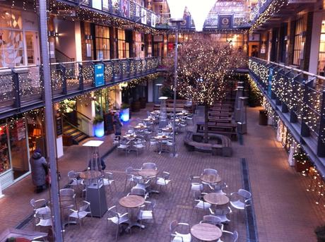 Boutiques et restaurants sur Carnaby Street Londres, le paradis des fans de mode