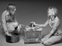Kate Moss et Cara Delevingne, égéries du nouveau parfum : My Burberry. 