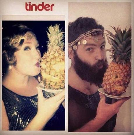 Il imite les poses des profils Tinder Jarrod-Allen40