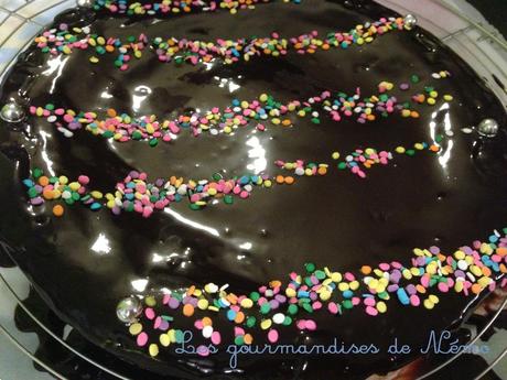 Gâteau au chocolat et son glaçage chocolat effet miroir