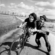 Leçon de vélo, 1961 / Robert Doisneau