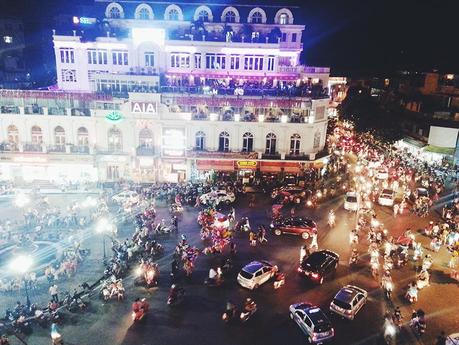 1ères images du Vietnam hanoi-night
