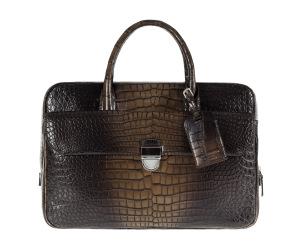 Promenade pour un Objet d’Exception enchante l’Avenue Montaigne GIORGIO ARMANI uomo_Crocodile bag_Parigi