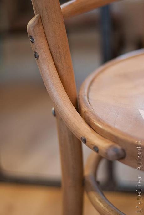 Restauration de chaises bistrot : la révélation L-atelier-azimute-chaises-bistrot-motifs-pastel-17