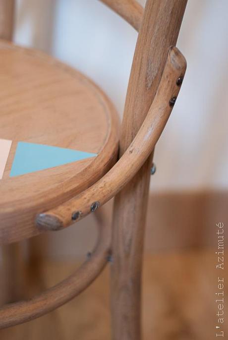 Restauration de chaises bistrot : la révélation L-atelier-azimute-chaises-bistrot-motifs-pastel-16