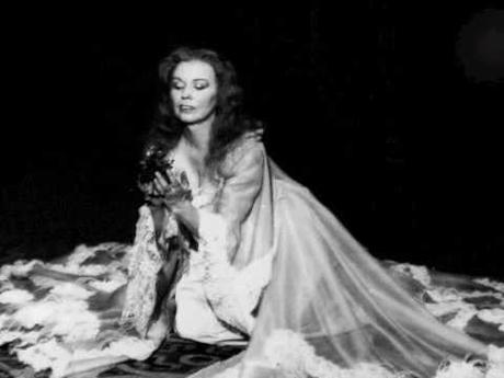 IN MEMORIAM MAGDA OLIVERO (1910-2014) Adriana Lecouvreur en 1965