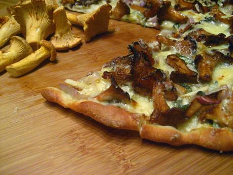 Pizza aux chanterelles fraîches Pizza aux chanterelles fraîches