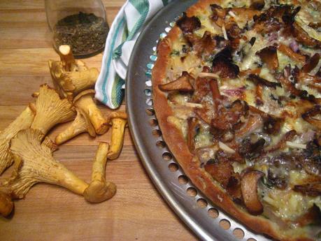 Pizza aux chanterelles fraîches Pizza aux chanterelles fraîches